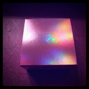 Touch in sol glassy face balm